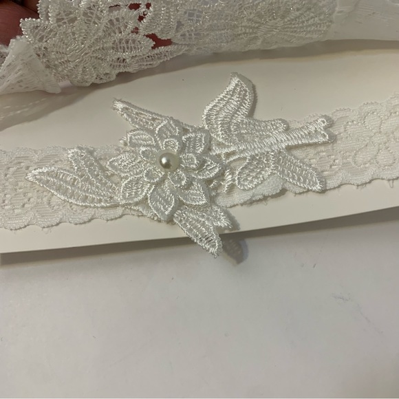 White Two-piece Garter Set with Lace and Pearl Appliques Size Medium NWT - Picture 6 of 9
